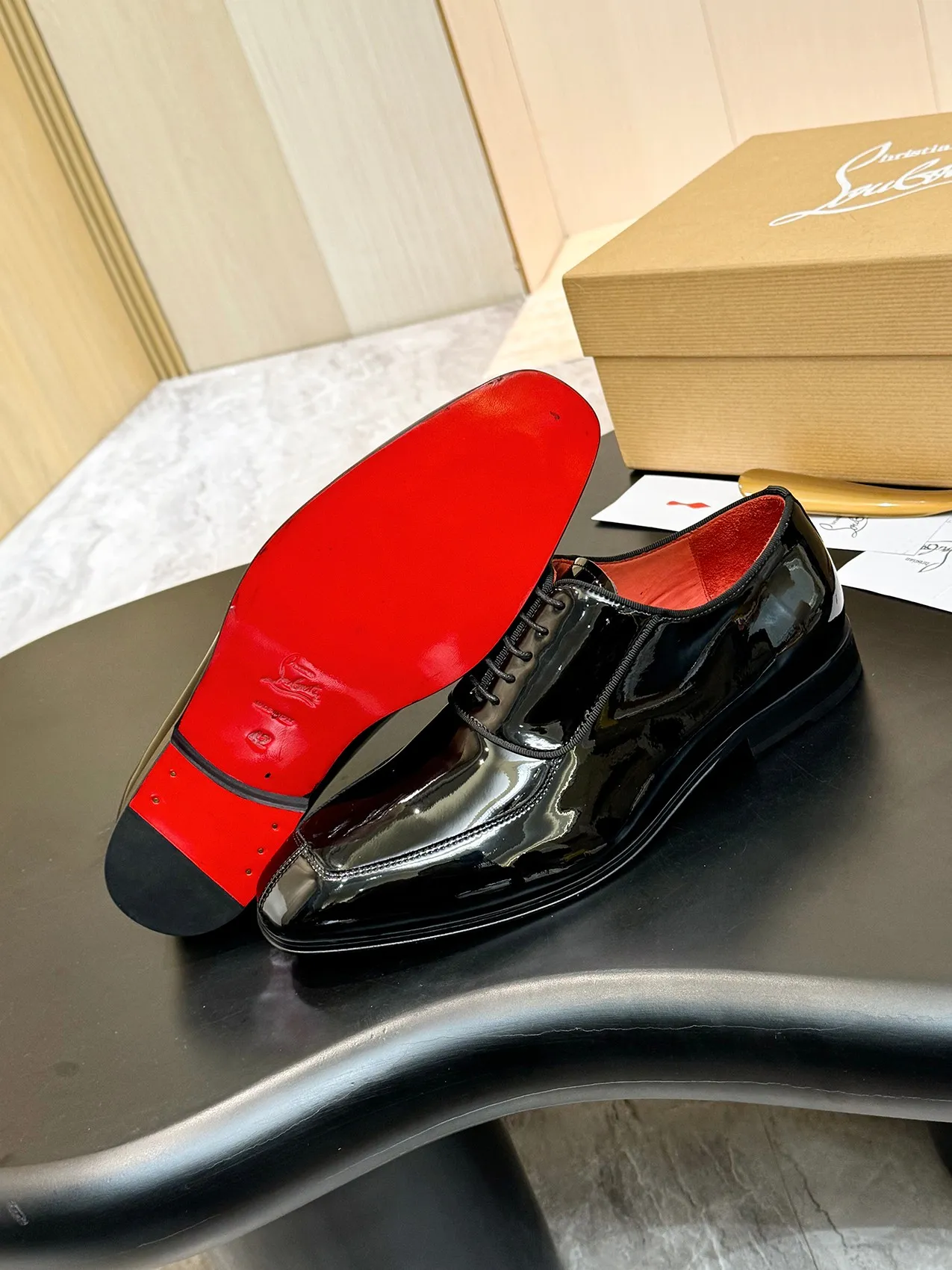 [CL red sole shoes] Top P: 1020💰 Size 39-44 (⚠️38.45.46.47 custom-made, non-returnable and non-exchangeable) 🆑High-end men's business formal leather shoes, original authentic top quality goods ••✅💯 Top original order purchasing agent! Original imported patterned cowhide ➕Imported cowhide lining ➕Cowhide feet ➕Original leather outsole~🉑️Feel free to compare the authentic ones!